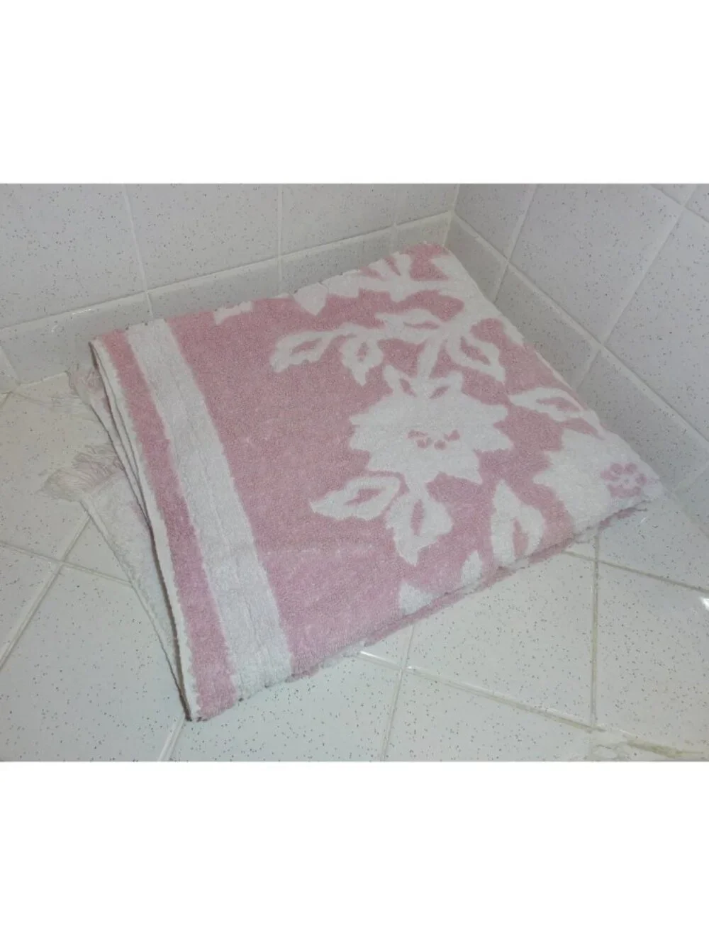 Vintage Pink & White Reversable Fieldcrest Floral Bath Towel w/ Fringe